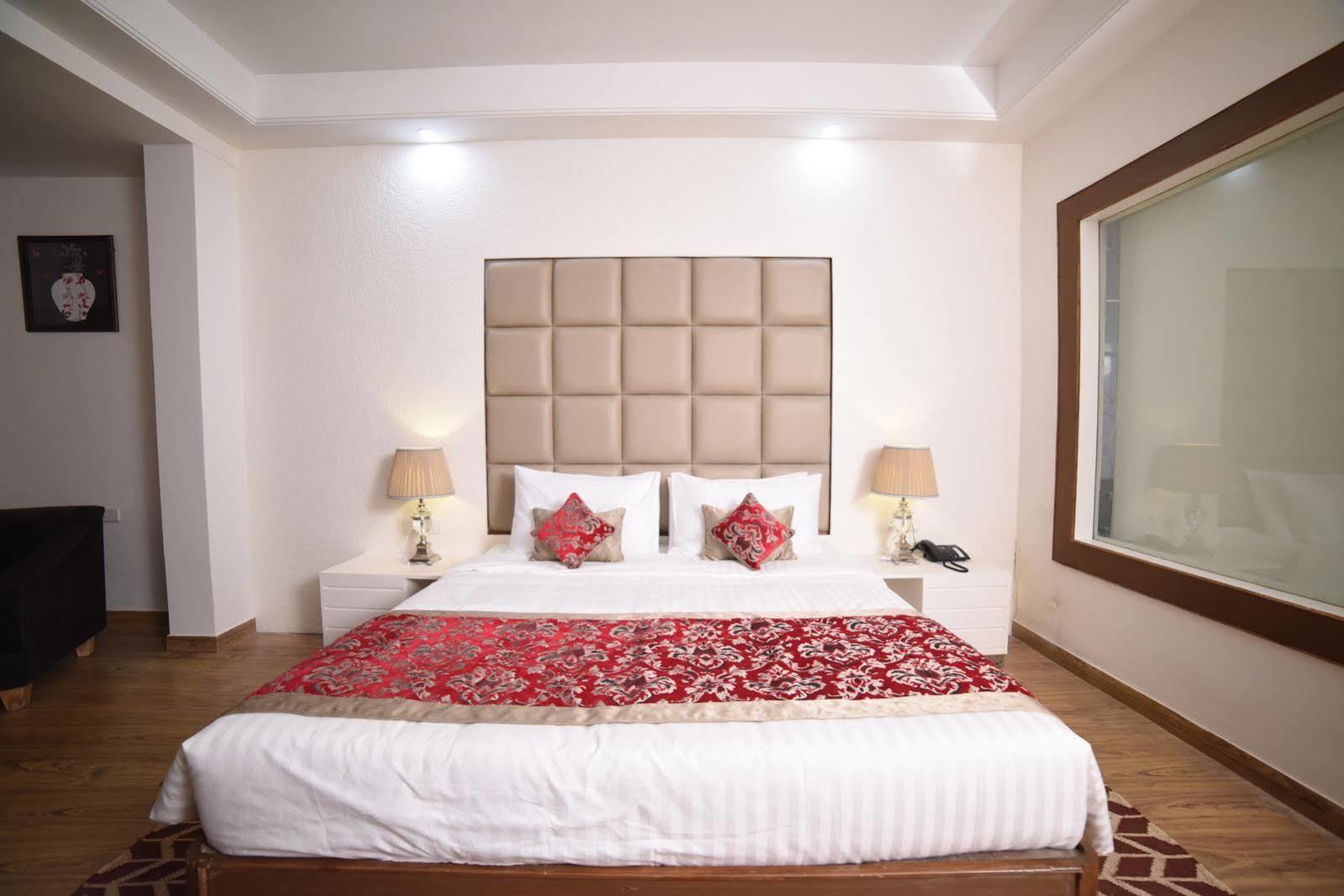 The Castle Mewar Hotel Rama ภายนอก รูปภาพ